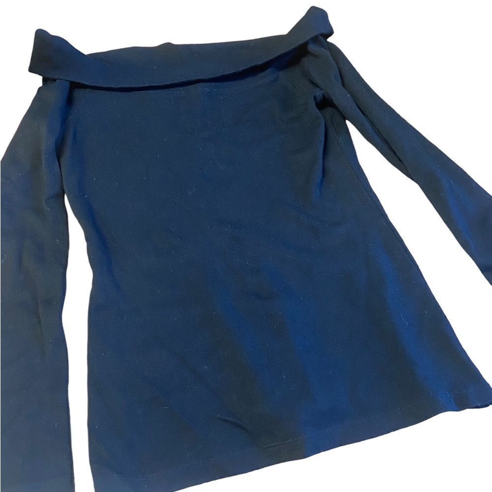 Karen Kane size large can be worn on or off chillier excellent condition